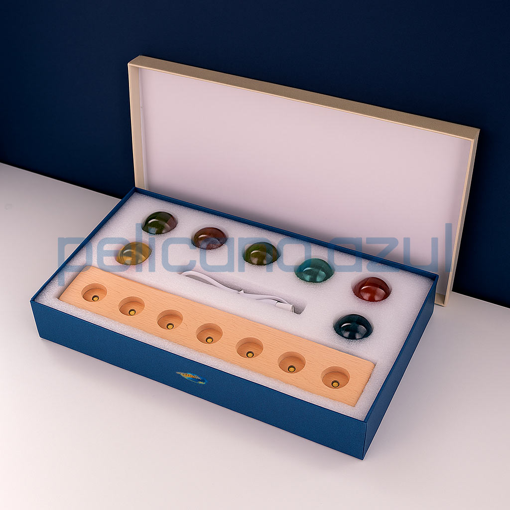 Kit de luminária com sete esferas coloridas dos chakras e base de madeira com iluminação LED