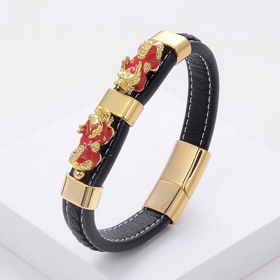 Aqui estão o nome do arquivo e o Alt Text para esta imagem do produto "Bracelete da Fortuna Feng Shui - Couro":
Nome do Arquivo:
bracelete-fortuna-feng-shui-couro-pixiu-dourado-vermelho-pelicano-azul
Alt Text:
Bracelete da Fortuna Feng Shui em couro preto com detalhes de Pixiu dourado e vermelho, símbolo de prosperidade da loja Pelicano Azul.