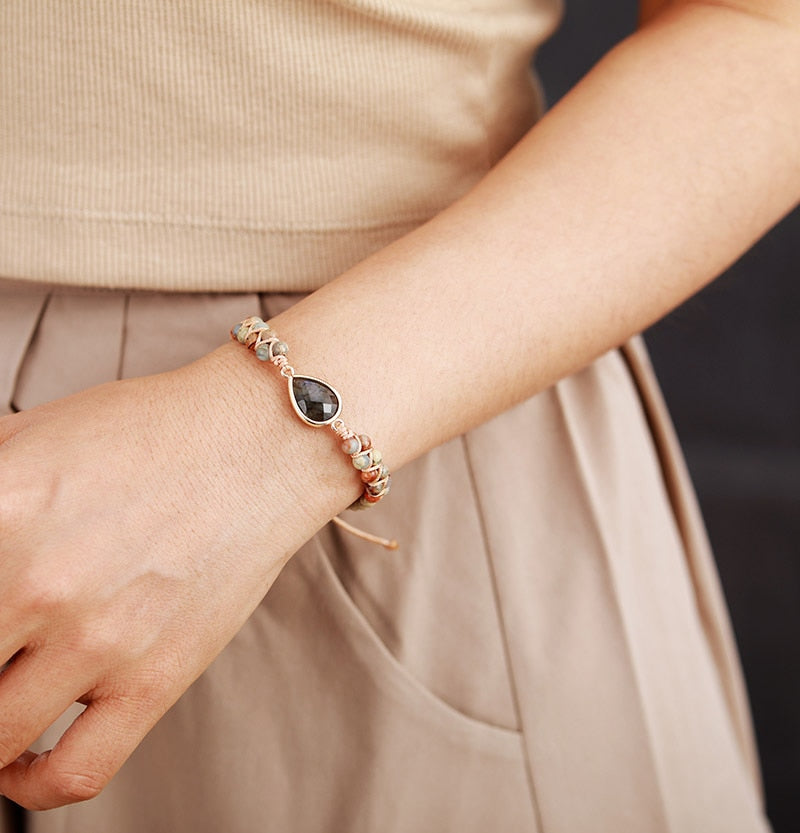 Pulseira da Cura Intensa Ametista, com pedra ametista em design delicado, proporcionando equilíbrio e serenidade Pelicano Azul.