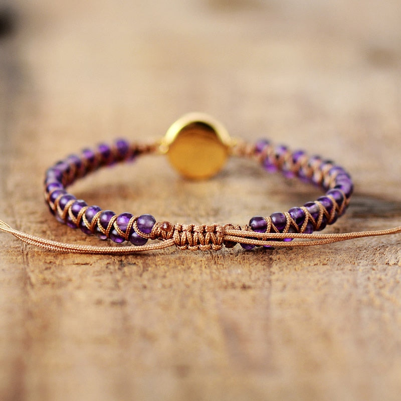 Pulseira da Cura Intensa Ametista, com pedra ametista em design delicado, proporcionando equilíbrio e serenidade Pelicano Azul.