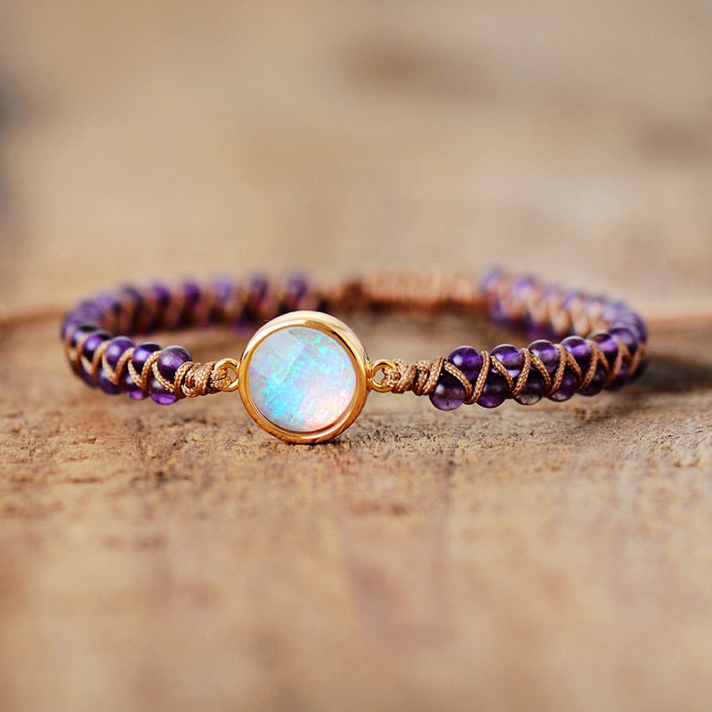 Pulseira da Cura Intensa Ametista, com pedras ametista e detalhe central delicado, irradiando equilíbrio e serenidade Pelicano Azul.