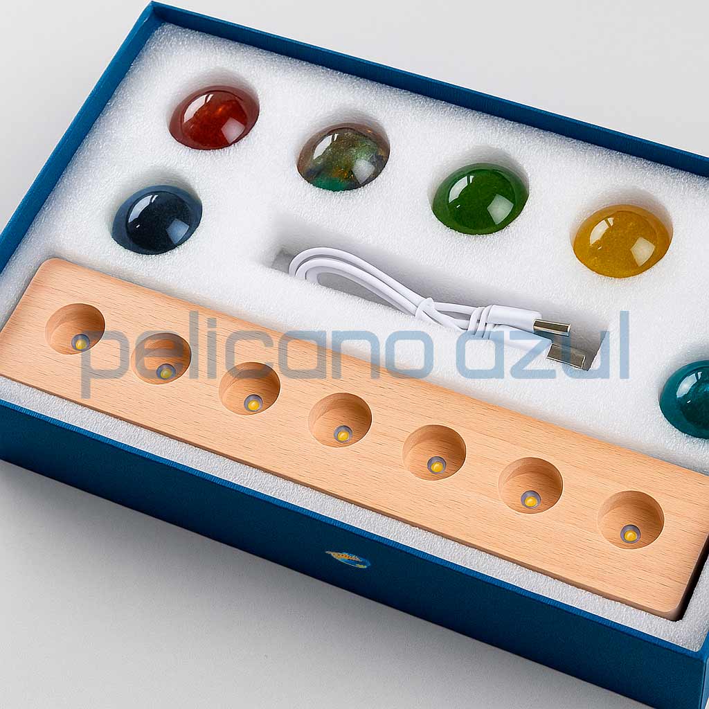 Conjunto com esferas dos 7 chakras e base de madeira com LEDs e cabo USB para iluminação