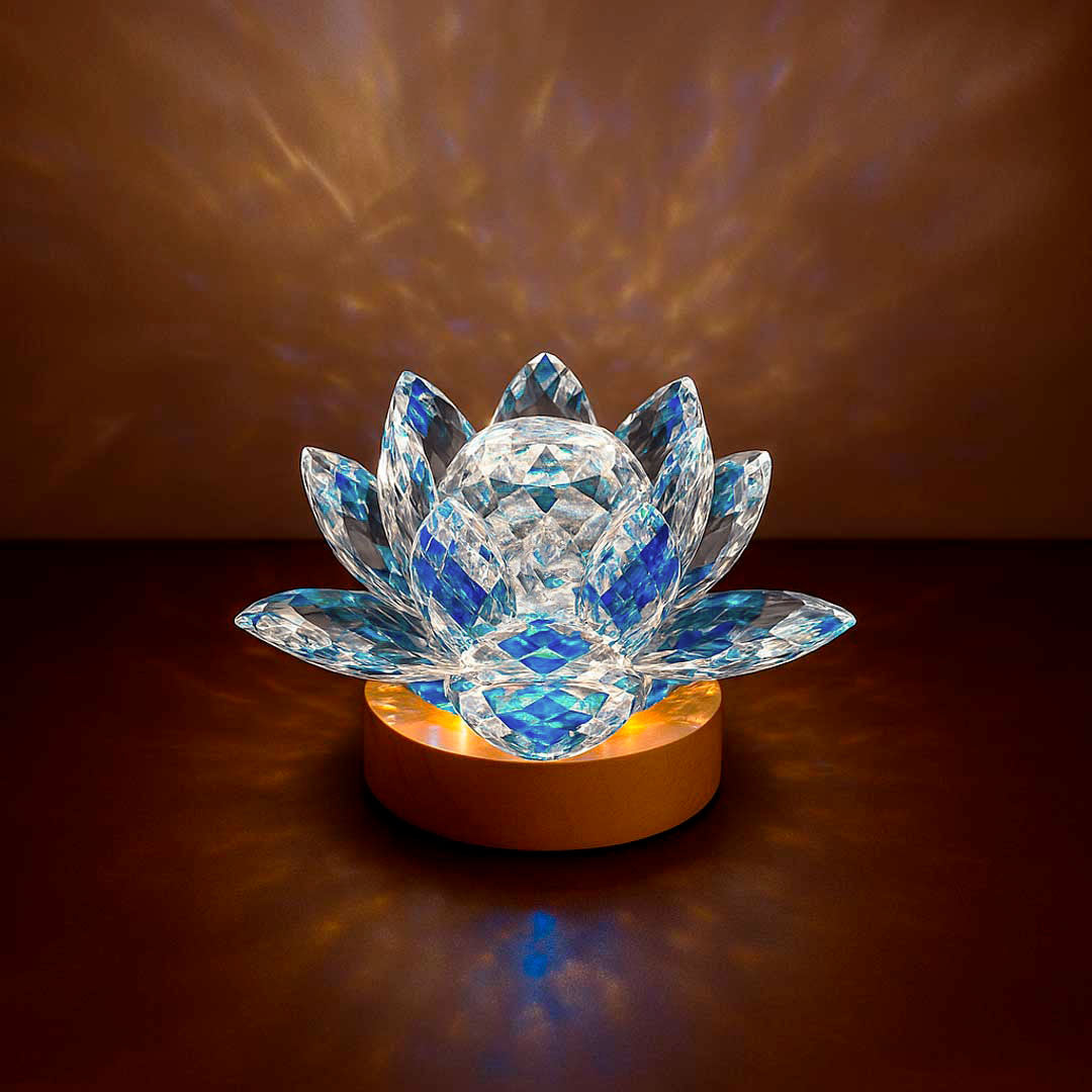 Luminária Flor de Lótus Cristal com reflexos rosa e dourado, criando uma atmosfera de tranquilidade e harmonia 2. Pelicano Azul.