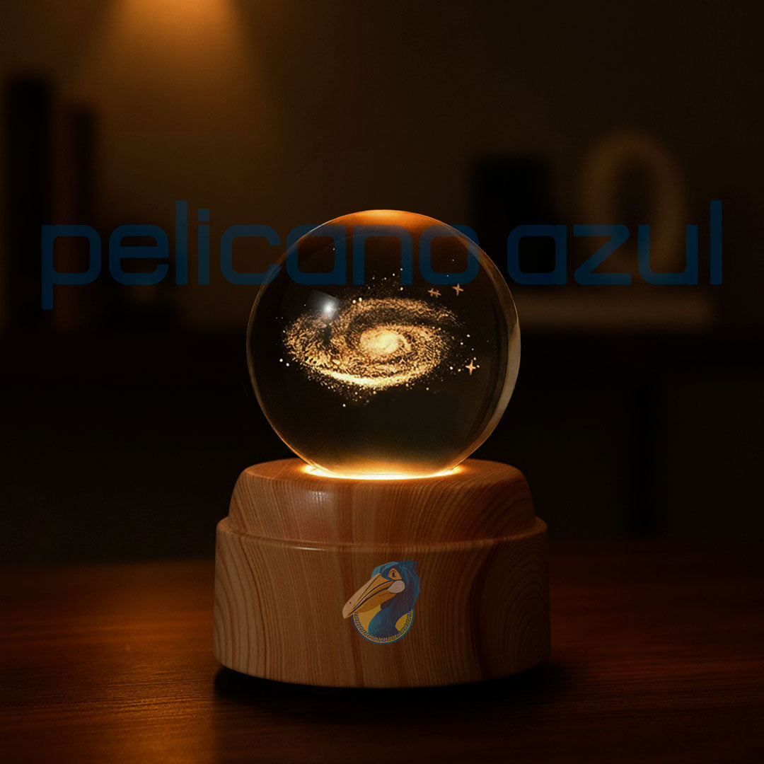 luminária giratória com galáxia espiral iluminada em base de madeira decorativa