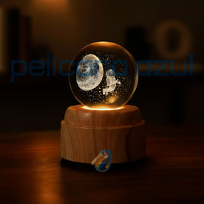 luminária giratória com astronauta e lua em base de madeira decorativa